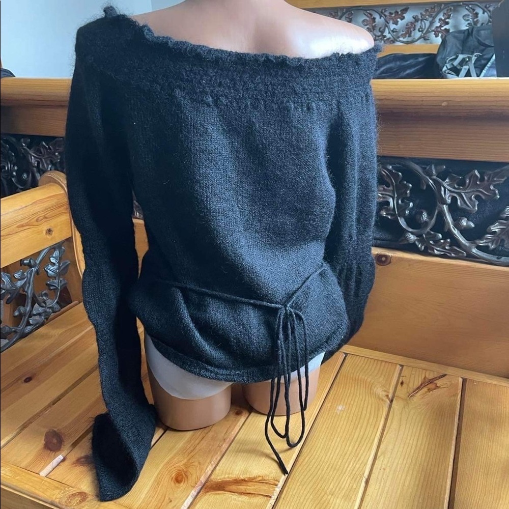 Victoria’s Secret Off the Shoulder - Picture 3 of 7